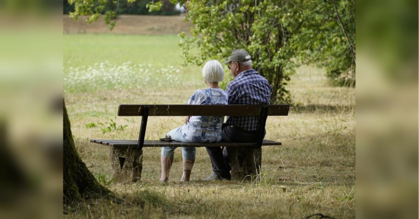 Відповідно до українського законодавства, до 2028 року стануть суворішими умови для виходу на пенсію за віком у 60 і 63 роки. Мається на увазі мінімальний страховий стаж, котрий цьогоріч у першому випадку становить 32 роки, а в другому — не менше 22 років. У наступному році це буде, відповідно, 33 та 23 роки. У 65 років цей тип пенсійних виплат призначають особам, у яких є не менше 15 років страхового стажу. Проте, існують певні категорії громадян, котрі можуть виходити на пенсію завчасно. Дочасний вихід на заслужений відпочинок: хто має право - INFBusiness