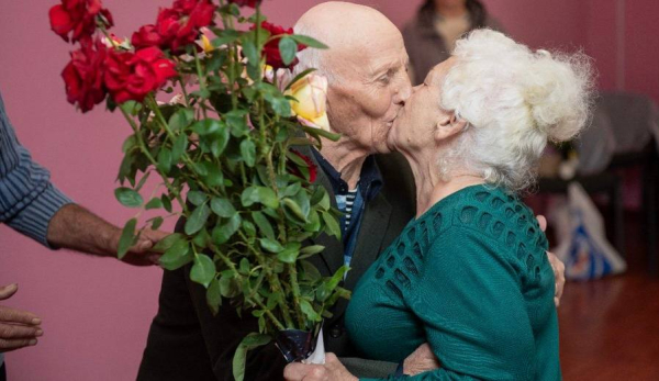 "Я не прагнула шлюбу, та він наполіг: ти - моє останнє кохання": на Одещині одружилися літні вимушені переселенці зі східної України - INFBusiness