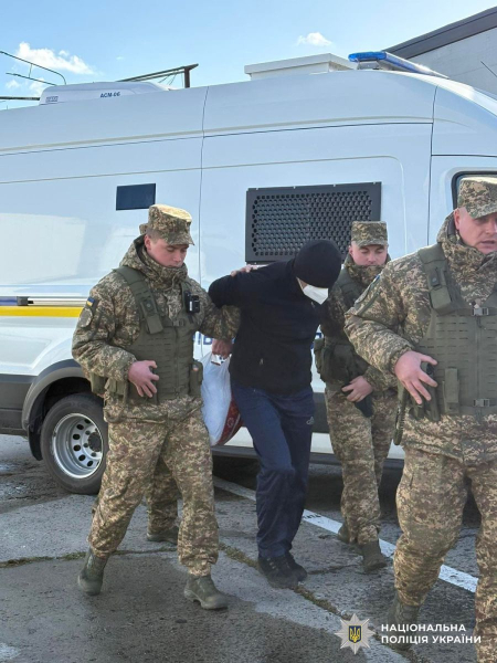 Росіянин причетний до катувань цивільних українців та громадянина Литви. Фото поліції Небачений прецедент: Україна екстрадувала до Литви "мучителя з Мелітополя" (світлина) - INFBusiness