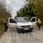 Біля Хмельницького: жінки з палицями атакували авто військкомату (відеозапис) - INFBusiness