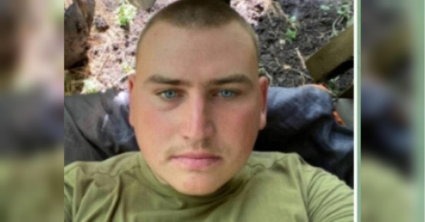 «Сьогодні в мого хлопчика іменини. Йому виповнилося 28 років. Щиро прагну привітати з днем народження! Дорогий Вадиме, повертайся неушкодженим та здоровим. Ми на тебе дуже чекаємо». Подібні слова розмістила на власній сторінці в липні 2024 року жителька Радомишля Віра Стадченко. Вадима Стадченка-Гальону протягом трьох років вважали зниклим безвісти. Матінка полеглого воїна розповідає — тіло її хлопчика переплутали в морзі з тілом іншого бійця і здійснили поховання в Тернопільській області. А останки іншого захисника всі три роки перебували в морзі. Поховали в чужому краї: на Житомирщині перепоховали воїна, котрого три роки вважали безвісти зниклим, проте рідні ще мають сумніви - INFBusiness