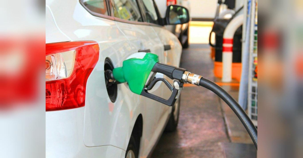 В той час, як українці обговорюють ймовірність «енергетичної скрути» взимку, в державі, як здається, може виникнути «паливна» скрута, коли ціни на бензин підскочать до позначки 70 гривень за літр. Не тільки Констанца і збори: фактори зростання цін на бензин до 70 грн/літр - INFBusiness