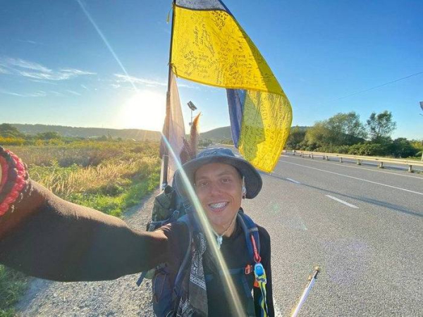 Вражали малюки, що жертвували особисті 10-20 гривень на підтримку армії: дніпрянин здолав пішки дві тисячі кілометрів Україною. - INFBusiness