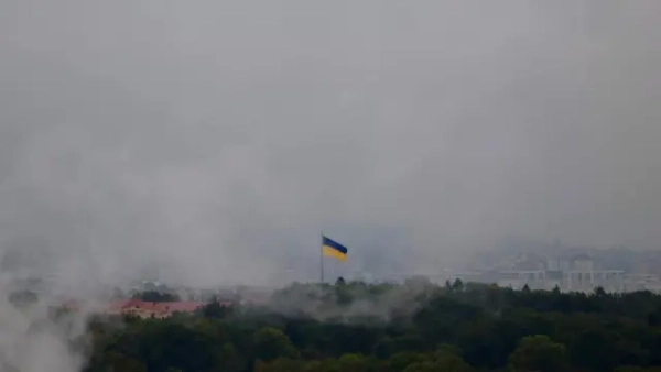 Автор фото, телеграм Андрія Садового У Львові вирують пожежі, місто сильно задимлене