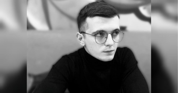 З дитинства Іван Кондрашов плекав надію стати репортером, проте життєві обставини склалися так, що він вступив до Військового інституту Київського національного університету імені Тараса Шевченка. Іван тішився, що стане армійським психологом, адже хотів надавати допомогу іншим. У думках було залишитися у столиці, мав кохану, з якою мріяв створити сім'ю. Проте напередодні великої війни, здобувши ступінь магістра, молодого спеціаліста відрядили на службу до 14-ї окремої механізованої бригади імені князя Романа Великого. І з перших діб вторгнення Іван перебував на передовій, виконував обов'язки офіцера-психолога артилерійського дивізіону. На превеликий жаль, 20 червня 2022 року, у свій день народження, під час виконання бойового завдання у Дружківці Іван поліг. Це трапилось внаслідок ворожого ракетного обстрілу. 22-річного лейтенанта удостоєно орденом «За мужність» III ступеня (посмертно). Його образ увійшов до артпроєкту «Наші», який створила землячка героя Оксана Шабас. У день 22-річчя Івана російська ракета забрала його життя: мати героя з Костянтинівки перепоховала сина в Києві після трагедії. - INFBusiness