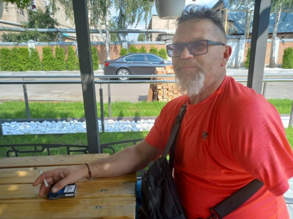 «Повернувся трошки не весь, але це не привід скиглити», - впевнений ветеран Ветеран з протезом руки рік просить ТЦК: «Знайдіть мені роботу!» Сам плете маскування для передової - INFBusiness
