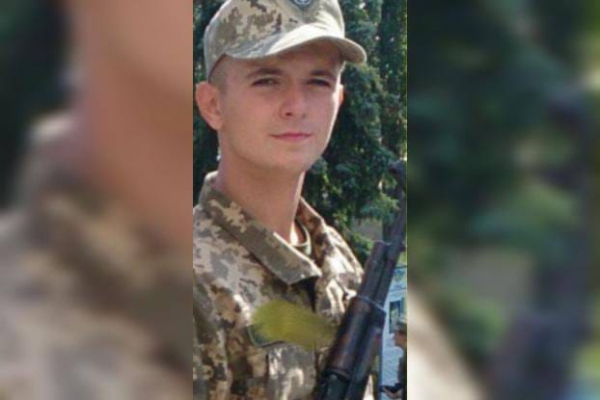 "Всі проблеми Іван вирішував швидко, нестандартно і з притаманною йому легкістю", - згадує Володимир Чумак, колишній одногрупник та товариш Кондрашова  У день 22-річчя Івана російська ракета забрала його життя: мати героя з Костянтинівки перепоховала сина в Києві після трагедії. - INFBusiness
