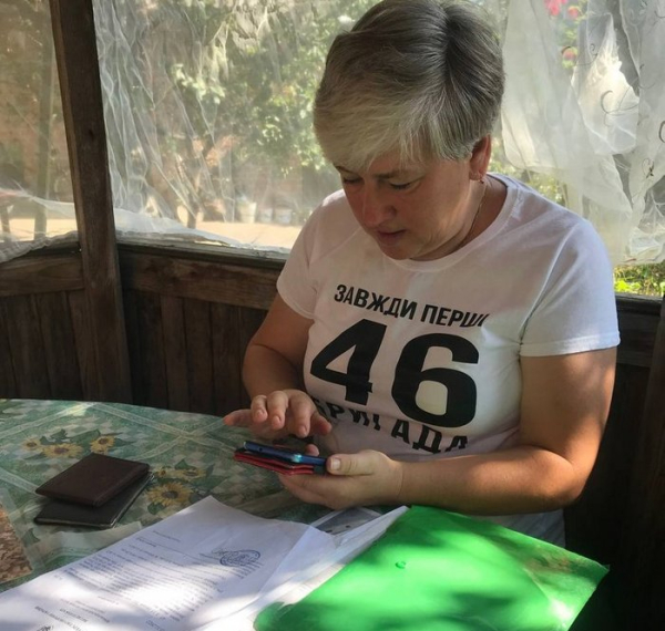 Мама Вадима - Віра Стадченко Поховали в чужому краї: на Житомирщині перепоховали воїна, котрого три роки вважали безвісти зниклим, проте рідні ще мають сумніви - INFBusiness