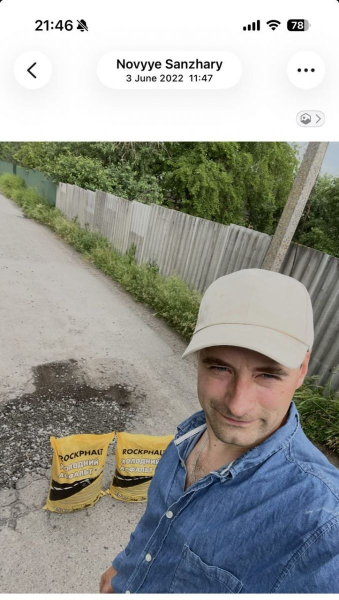 "Моє захоплення – ліквідувати вибоїни": програміст з Полтавської області власноруч ремонтує дорожнє покриття на пошкоджених вулицях. - INFBusiness