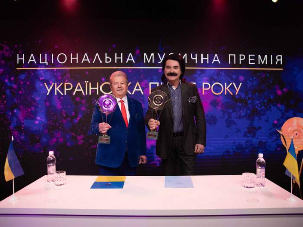 Михайло Поплавський, ікона стилю, котрий трансформував свою індивідуальність у механізм досягнення, в переддень дня народження в розмові з Григорієм Решетніком на YouTube поділився рефлексіями про 30-річний ювілей власного піар-проєкту «Співаючий ректор» та задуми на прийдешнє. "Прагну юності": Поплавський про переконання та міць торгової марки - INFBusiness