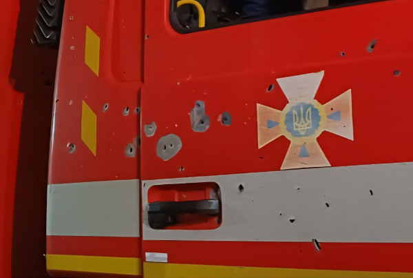 Росіяни не припиняють завдавати ударів по Україні. Внаслідок ворожої атаки в трьох районах Запоріжжя пошкоджено 31 багатоквартирний будинок та 20 будівель приватного сектору. Про це проінформував очільник Запорізької ОВА Іван Федоров. Вночі російська атака на Україну: дрони та ракети вразили Запорізьку та Дніпропетровську області (знімки, відеоматеріали) - INFBusiness