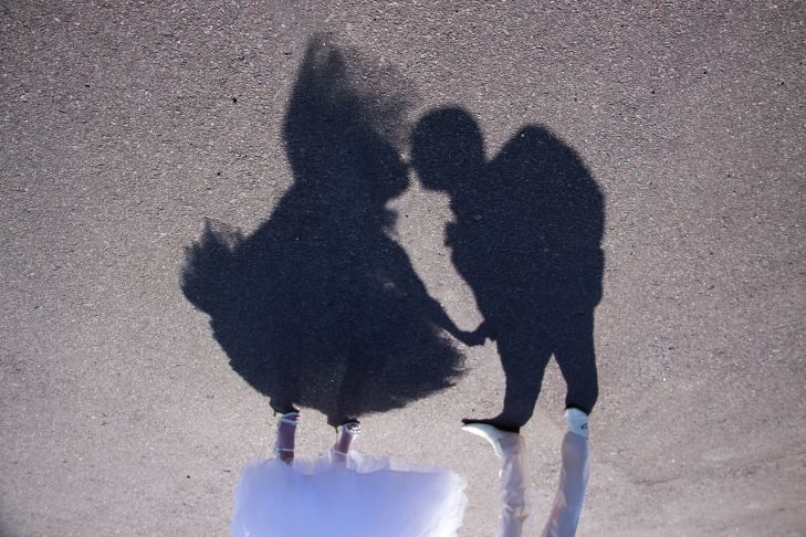 Чому найвища людина у світі боялася власної тіні: невідомі подробиці життя гіганта тень