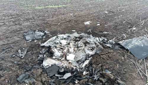 Спеціалісти виїхали на місця викликів та знешкодили бойові елементи ворожих безпілотних апаратів, що не вибухнули, з урахуванням усіх необхідних запобіжних заходів. Поліцейські сапери ліквідували боєприпаси з ворожих безпілотників на Кіровоградщині (ЗНІМКИ) - INFBusiness