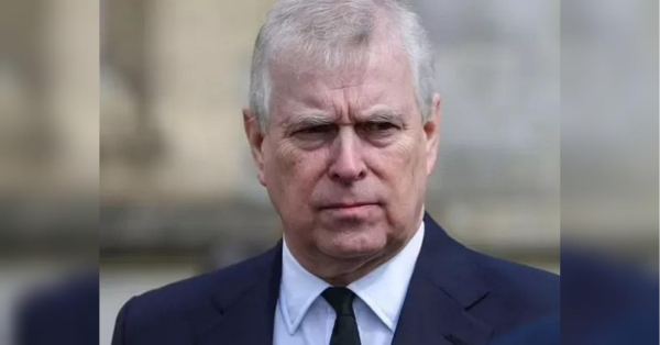 Колишня заступилася: безтитульний принц Ендрю блукає біля дому, обурюється, а Сара Фергюсон – поруч. - INFBusiness