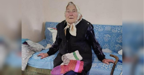 «Серце болить за сином й онуком, та попри смуток трудиться»: 92-річна жителька Рівненщини після тяжкої втрати в’яже теплі речі для воїнів - INFBusiness
