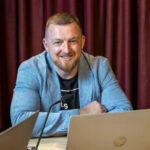 В Україні здивовані небувалій благодійності під час війни: експерт про плани влади зробити проїзд потягами безплатним. - INFBusiness