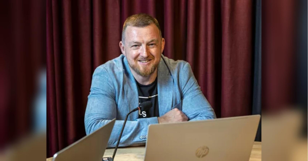 В Україні здивовані небувалій благодійності під час війни: експерт про плани влади зробити проїзд потягами безплатним. - INFBusiness