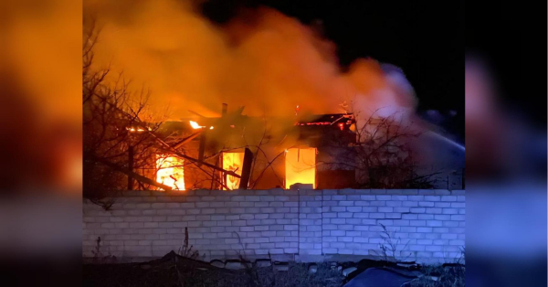 Росіяни не припиняють завдавати ударів по Україні. Внаслідок ворожої атаки в трьох районах Запоріжжя пошкоджено 31 багатоквартирний будинок та 20 будівель приватного сектору. Про це проінформував очільник Запорізької ОВА Іван Федоров. Вночі російська атака на Україну: дрони та ракети вразили Запорізьку та Дніпропетровську області (знімки, відеоматеріали) - INFBusiness