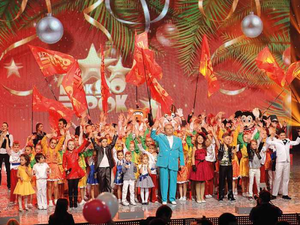 Михайло Поплавський, ікона стилю, котрий трансформував свою індивідуальність у механізм досягнення, в переддень дня народження в розмові з Григорієм Решетніком на YouTube поділився рефлексіями про 30-річний ювілей власного піар-проєкту «Співаючий ректор» та задуми на прийдешнє. "Прагну юності": Поплавський про переконання та міць торгової марки - INFBusiness