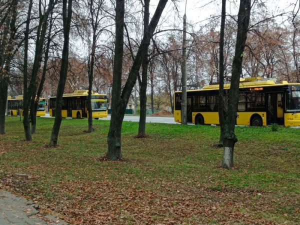 Пішки коліями до станції: ракетні удари та відключення світла знерухомили Полтавський регіон. - INFBusiness