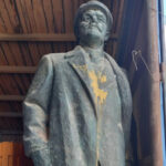 Леніна "з рук" у доброму вигляді: полтавська спільнота, потерпаючи від браку коштів, продала на торгах вже демонтований монумент. - INFBusiness