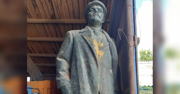 Леніна "з рук" у доброму вигляді: полтавська спільнота, потерпаючи від браку коштів, продала на торгах вже демонтований монумент. - INFBusiness