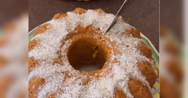 Фудблогерка Тетяна Юшина, котра раніше ділилася інформацією, як готувати рибну страву французької кухні — рієт з скумбрії, запропонувала рецепт осіннього десерту з сезонним гарбузом. Гарбузово-кокосовий пиріг: ніжний і запашний смаколик до осіннього чаювання - INFBusiness