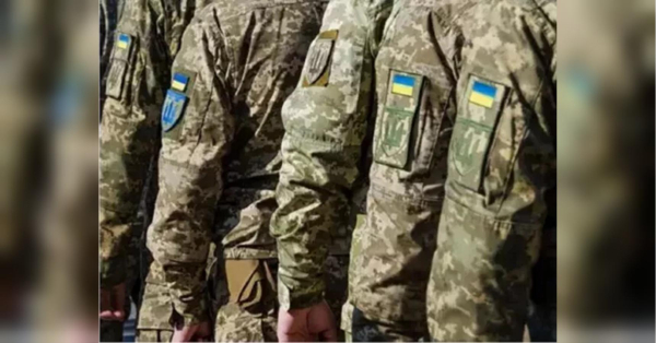 Новітній проєкт мирної угоди, націлений на зупинку бойових дій в Україні, є менш привабливим для рф, аніж попередні варіанти. Про це заявляє Financial Times, посилаючись на високопоставлених українських посадовців. Україна дала згоду на ліміт чисельності війська у 800 тисяч — Financial Times - INFBusiness