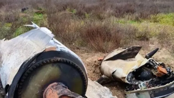 Скриншот із уламками гіперзвукової ракети «Кинджал», наданий українським підрозділом «Нічна варта» для видання Forbes.