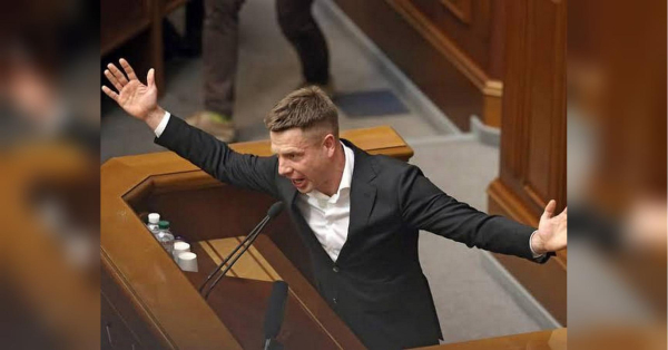 Публічні промови та висловлювання народного депутата від «Європейської солідарності» Олексія Гончаренка корелюють з тезами російської пропаганди, а він сам імовірно завербований розвідслужбами. Про це зазначає військовий Олексій «Сталкер» Свинаренко. Поплічник Порошенка, депутат Гончаренко — ключовий постачальник новин для російської пропаганди з України, — Олексій «Сталкер» Свинаренко - INFBusiness