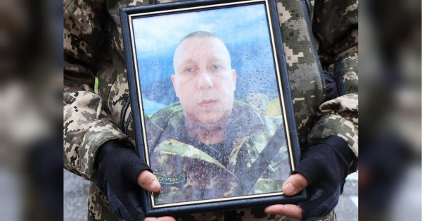 У Вараші попрощалися з Олександром Мулявкою, який героїчно віддав життя, обороняючи Україну. Він з’явився на світ у місті Рівне. Здобув вищу освіту в Державному податковому університеті в Ірпені, інформує міська влада. Відзначений медалями за відданість присязі та хоробрість: на Запоріжжі поліг заступник командира з Рівненщини - INFBusiness