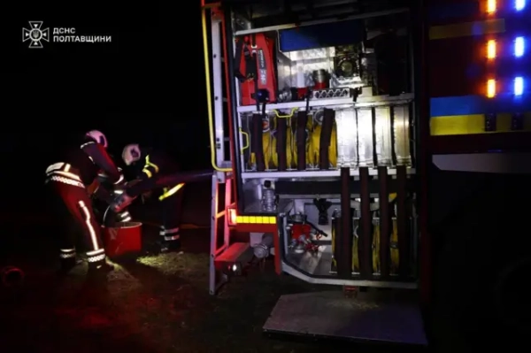 Автор фото, ДСНС Дніпропетровщини На Полтавщині рятувальники ліквідували наслідки російського удару під загрозою повторного