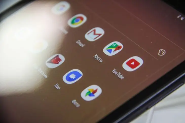 Передбачено захід ери смартфонів до 2030 року: Ілон Маск розкрив, що їх замінить Смарфтон