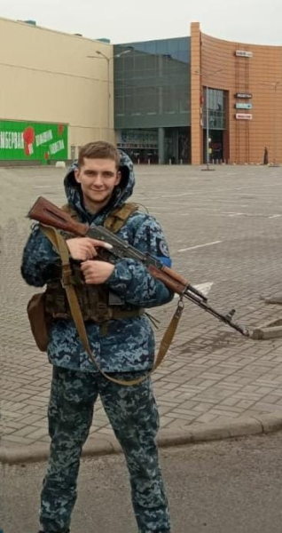 Сергій Кириленко з побратимами захищали одну з ключових позицій на підступах до Маріуполя Істекаючи кров'ю, сповістив про засідку противника: розповідь про 23-річного Героя України, який пожертвував життям, щоб врятувати товаришів. - INFBusiness