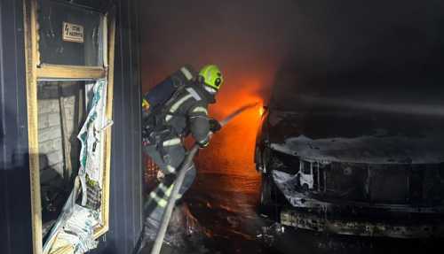 Минулої доби пожежні команди з Олександрії виїжджали на ліквідацію загоряння автівки. В Олександрії на автомийці – пожежа Лексуса (Знімки) - INFBusiness