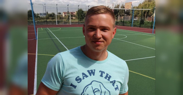 Завжди мотивований, вимогливий до себе та інших, чесний, з високим рівнем професійної кваліфікації — так говорять товариші по зброї про мужнього воїна. Його прекрасне життя тільки починалося, оскільки нарешті знайшов суджену, одружився, став батьком для двох її діточок, і за декілька місяців до масштабної війни у них народився спільний син. Так само пристрасно, як свою сім'ю, Олександр Федорович обожнював і Україну. Саме тому в січні 2023 року став на оборону Вітчизни, приєднавшись до лав Збройних Сил України за контрактом. Влітку того ж року боєць з позивним «Чигирин» поліг в районі проведення бойових операцій на Донецькому напрямі. У нього залишилися мати, дві сестри, кохана дружина і троє синів. Олександра Федоровича відзначено орденом «За мужність» III ступеня (посмертно). "Страх став реальністю: шахеди забрали життя воїна з Черкас", - спогади про героя, що з початку вторгнення став до лав оборонців. - INFBusiness