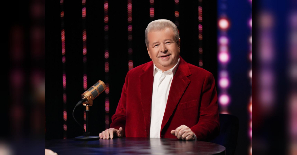 Михайло Поплавський, ікона стилю, котрий трансформував свою індивідуальність у механізм досягнення, в переддень дня народження в розмові з Григорієм Решетніком на YouTube поділився рефлексіями про 30-річний ювілей власного піар-проєкту «Співаючий ректор» та задуми на прийдешнє. "Прагну юності": Поплавський про переконання та міць торгової марки - INFBusiness