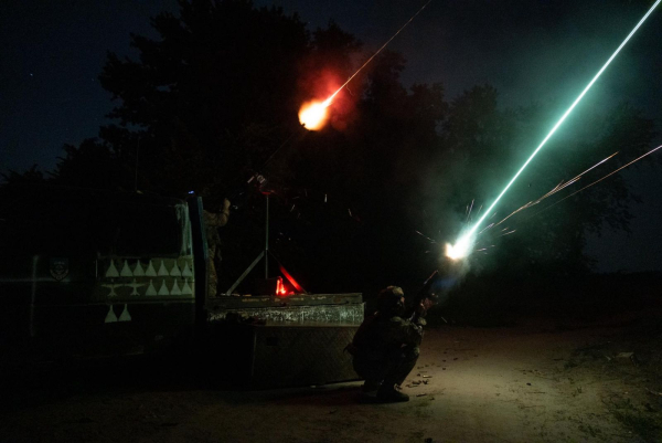 На дверцятах автівки намальовані збиті групою ворожі безпілотники. Фото зі сторінки «Дримера» в Facebook "Не лише "Шахеди" становлять загрозу, а й дрони-імітації": пояснення командира мобільної вогневої групи щодо необхідності збиття дронів-"приманок" - INFBusiness