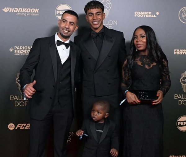 Ламін Ямаль з батьками та молодшим братом Батько зірки "Барси" Ламіна Ямаля бере шлюб з обраницею, котра всього на п'ять років старша за його сина (фото). - INFBusiness