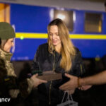 "Місіс Сміт": подорож в Україну завершилась добре – відгуки блогерів про візит Анджеліни Джолі - INFBusiness