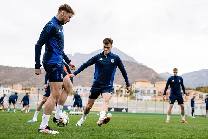 У складі збірної України з футболу сталися вимушені заміни перед вирішальними поєдинками