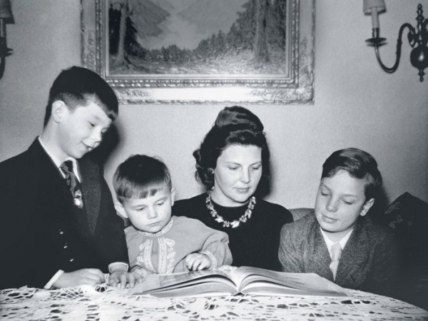 Перший випуск Burda Moden, створений німецькою медіа-леді та покинутою жінкою Енне Бурда, миттєво розкупили в кіосках «Союздруку». - INFBusiness