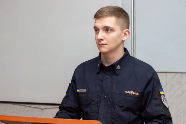 «Ми так пишались Сергієм, коли він закінчив з відзнакою Національну академію Державної прикордонної служби України імені Богдана Хмельницького», - розповідає батько офіцера Істекаючи кров'ю, сповістив про засідку противника: розповідь про 23-річного Героя України, який пожертвував життям, щоб врятувати товаришів. - INFBusiness