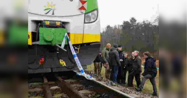 Нещодавно у Польщі, поблизу села Жичин, на залізничній колії стався вибух. Він пошкодив залізничне полотно сполученням Варшава — Люблін, яким транспортували допомогу для України. Прем'єр-міністр Дональд Туск висловив припущення про можливу диверсійну діяльність. Таким чином, росія розпочала нові підривні акції на європейській території, з метою перешкоджання постачанню озброєння Україні. Про це повідомив заступник командира Третього армійського корпусу, підполковник ЗСУ Максим Жорін. Очікуваний хід росії: думка офіцера щодо диверсії в Польщі. - INFBusiness