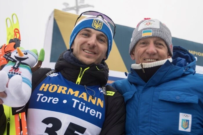 Помічник завершив довготривалу співпрацю з авторитетним експертом.