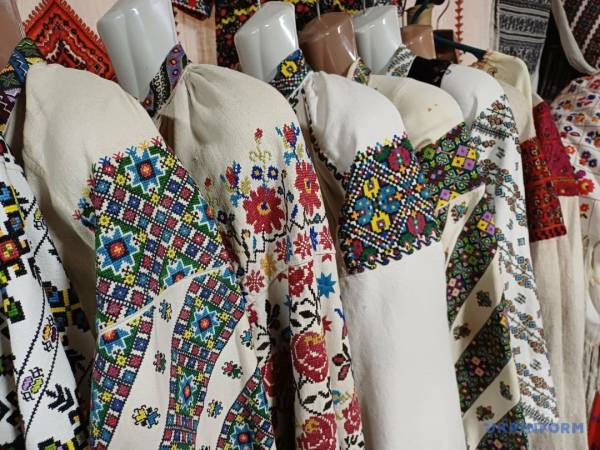 Вишиванки з давніх світлин 26