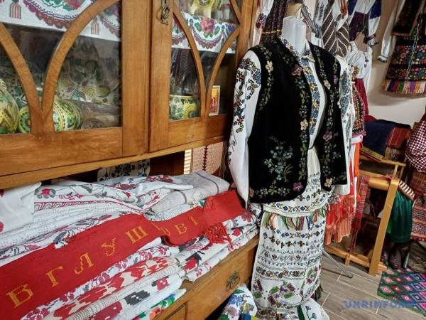 Вишиванки з давніх світлин 22