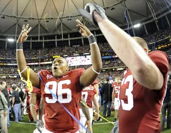 Колишній спортсмен з американського футболу видавав себе за зірок НФЛ&hellip;