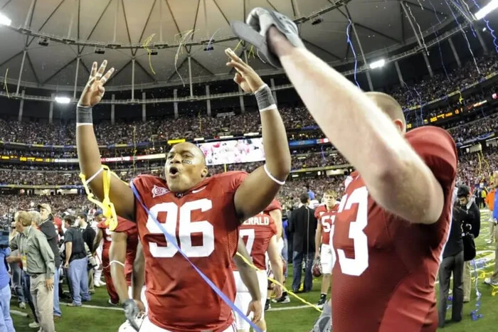 Колишній спортсмен з американського футболу видавав себе за зірок НФЛ&hellip;