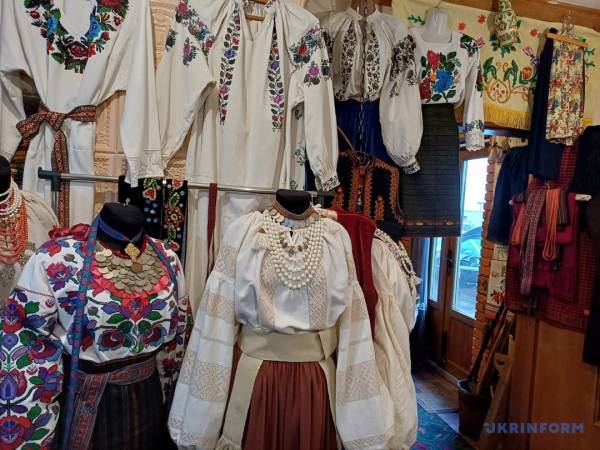 Вишиванки з давніх світлин 20